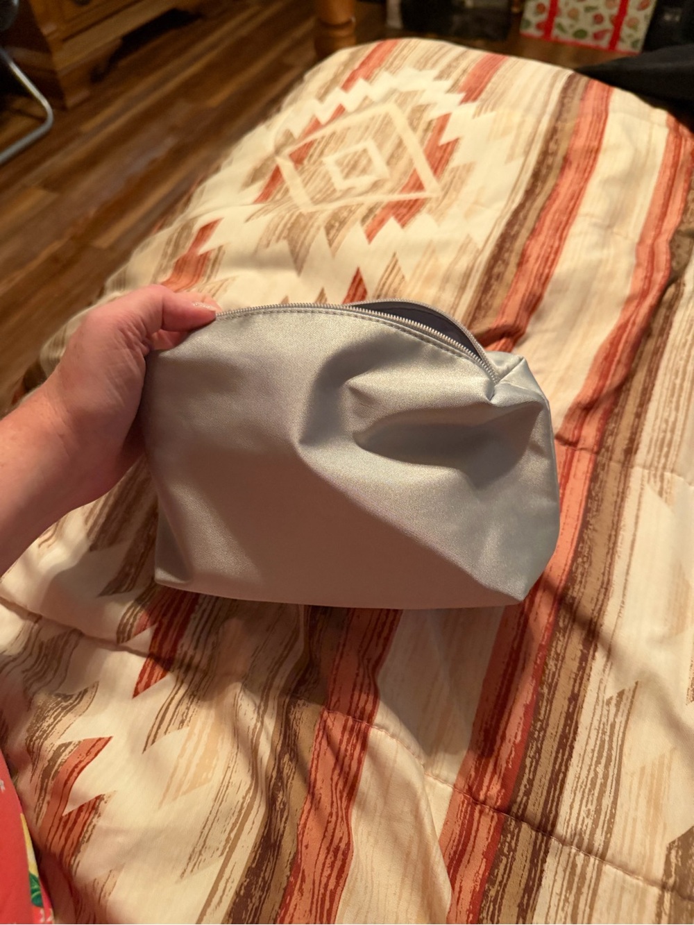 Cosmetic bag